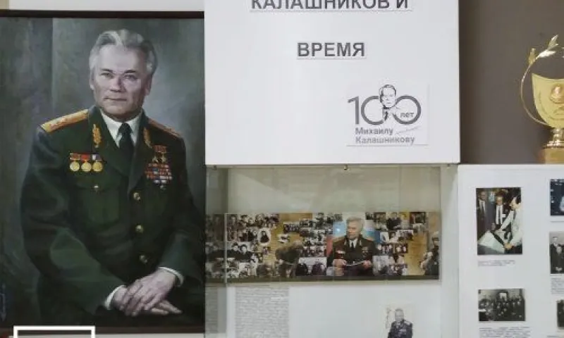 Выставка «Калашников и время» открылась в Барнауле