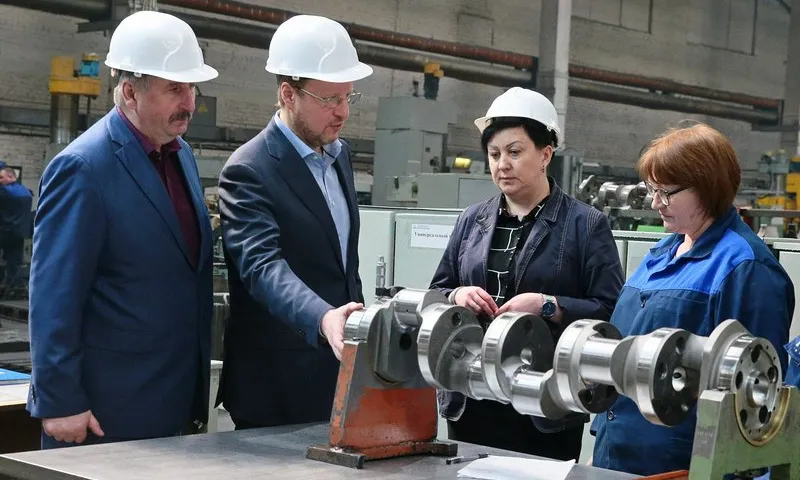 Губернатор Алтайского края посетил завод, изготавливающий двигатели для военной техники