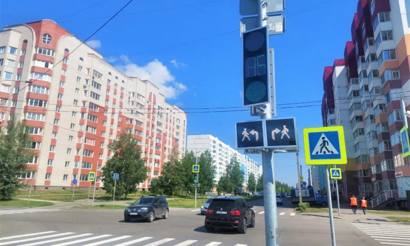 Новый светофор начал работать на перекрёстке в Барнауле