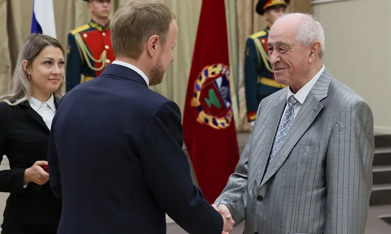 Губернатор Виктор Томенко вручил государственные награды жителям Алтайского края