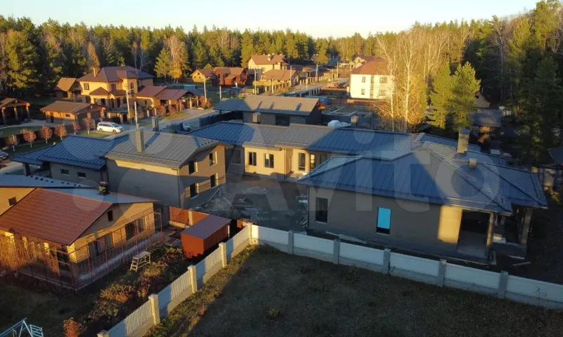 Коттедж в глубинке леса продают за 59 миллионов в Барнауле