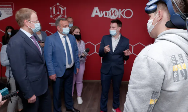 Виктор Томенко встретился с лучшими выпускниками школ Алтайского края