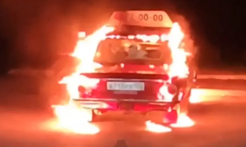 В Яровом неизвестные сожгли любимый горожанами автомобиль ЗАЗ-968