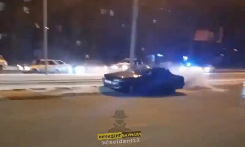 Полицейские устроили погоню за водителем иномарки в Барнауле