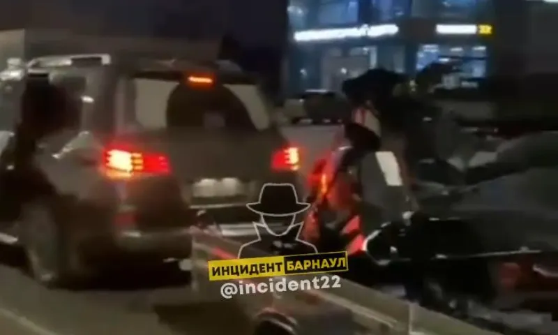 Водитель устроил ДТП в Барнауле и скрылся