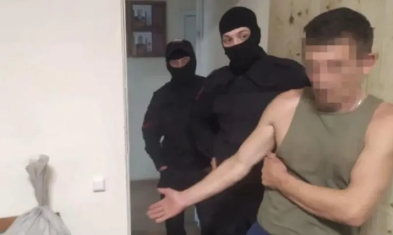Жители Республики Алтай избили участкового железным ключом