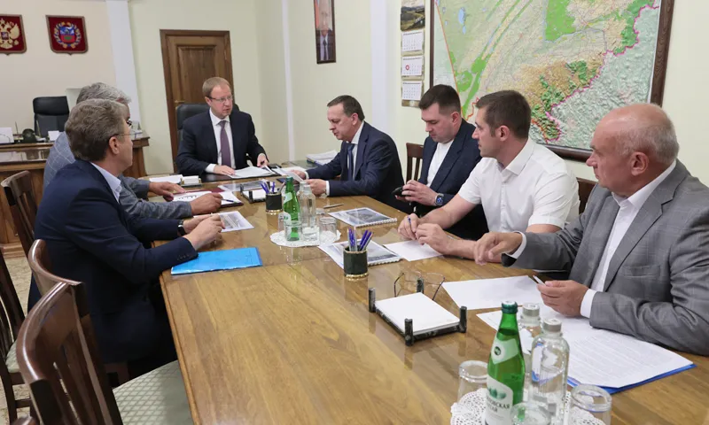 Виктор Томенко обсудил с главой Росводресурсов перспективы защиты населенных пунктов Алтайского края от паводка