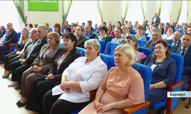 В Барнауле наградили лучших работников ветеринарной службы