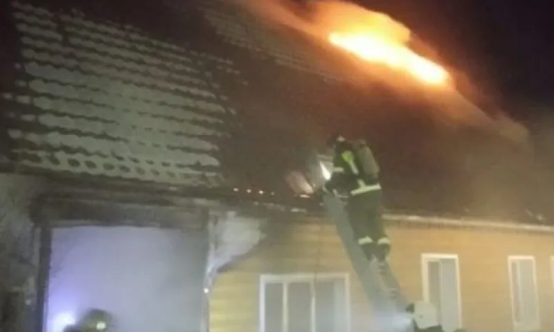 Крупный пожар площадью 250 квадратов ликвидирован в Рубцовске