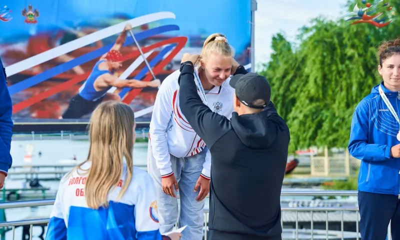 Алтайские гребцы взяли золото и серебро в первый день юниорского первенства России 