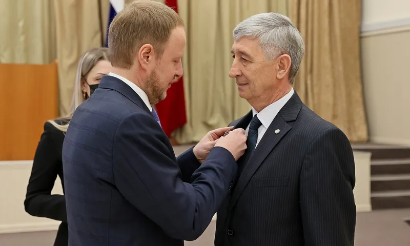 В День местного самоуправления губернатор Алтайского края вручил награды муниципальным служащим