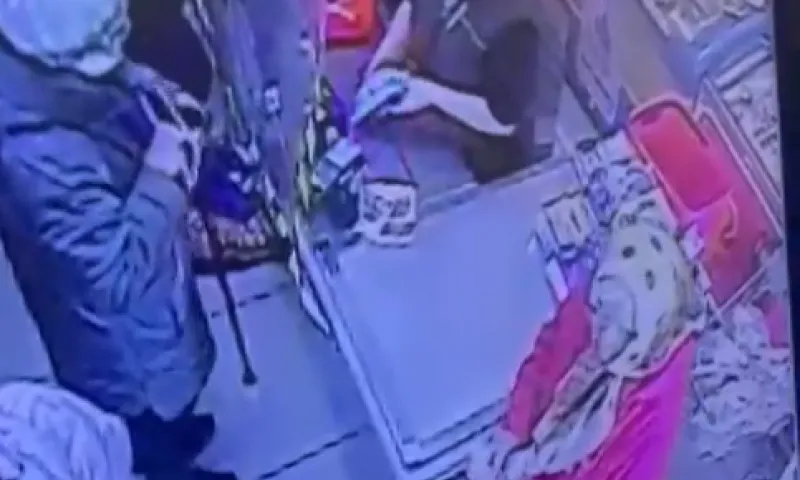 Бийская пенсионерка украла деньги из банкомата