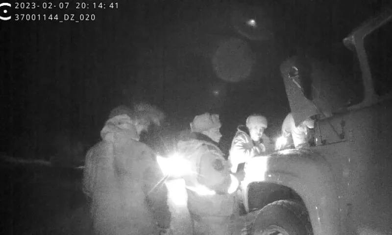 Сотрудники Госавтоинспекции спасли замерзающих водителей на трассе в Алтайском крае