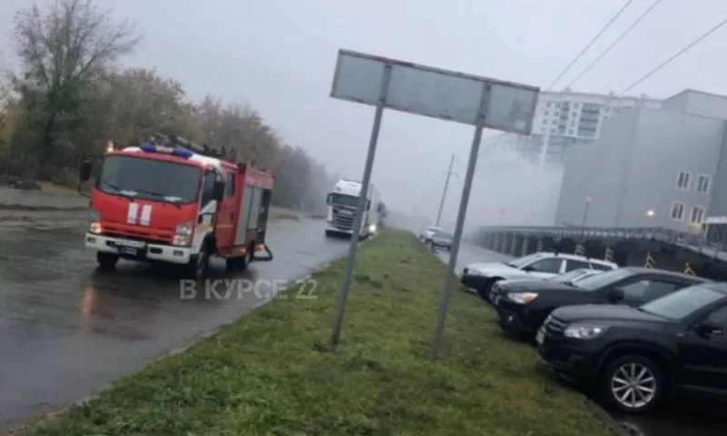 Автомобиль загорелся на парковке в Барнауле