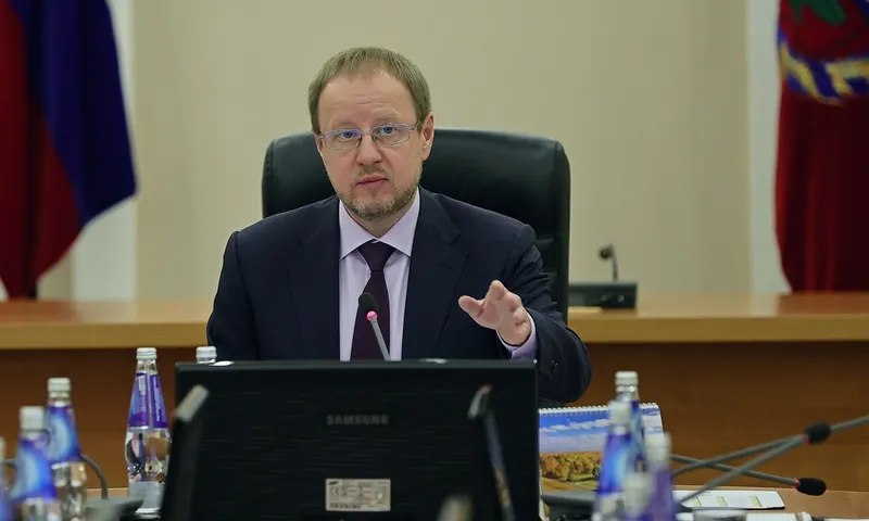 Виктор Томенко провел заседание оперативного штаба по обеспечению безопасности и поддержке Вооруженных cил