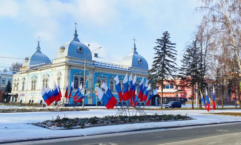 Барнаул украсили ко Дню народного единства