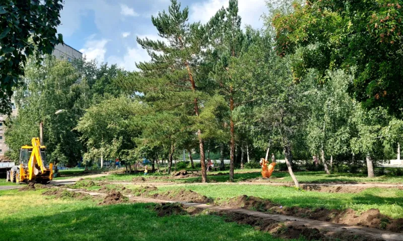 Благоустройство зелёного уголка начали в Индустриальном районе Барнаула