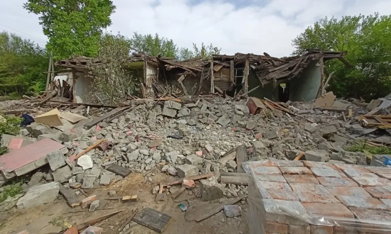 Аварийные дома продолжают сносить в Барнауле