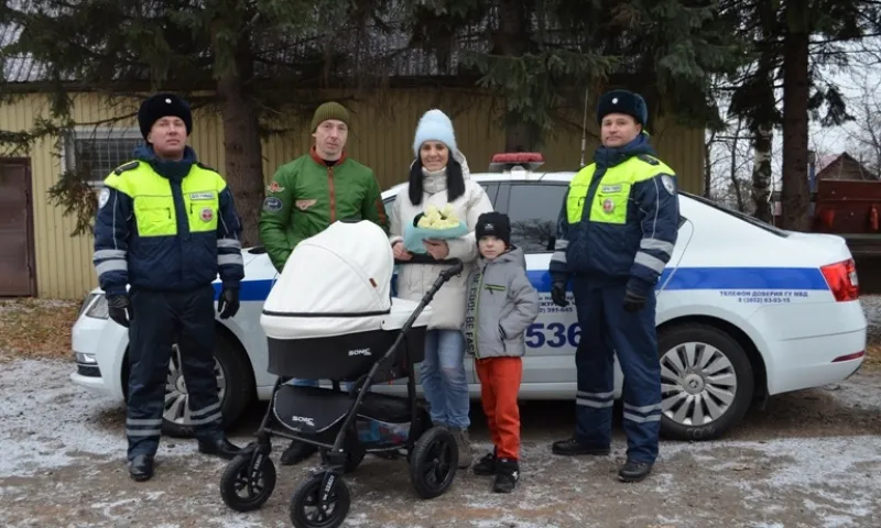 Как в кино: барнаульские полицейские помогли добраться до роддома рожающей женщине