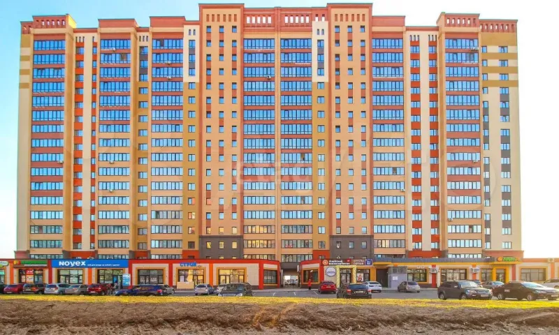 «Просторную еврочетырешку» с видом на фонтан продают за 11 миллионов в Барнауле