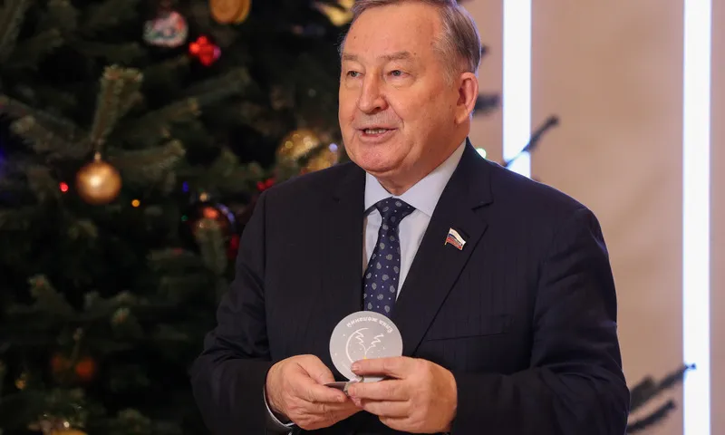 Сенатор РФ Александр Карлин исполнил мечту 9-летнего барнаульца к Новому году