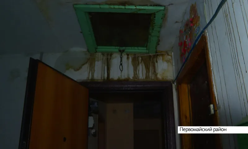 Алтайским сельчанам, дом которых заливает водой, починят крышу