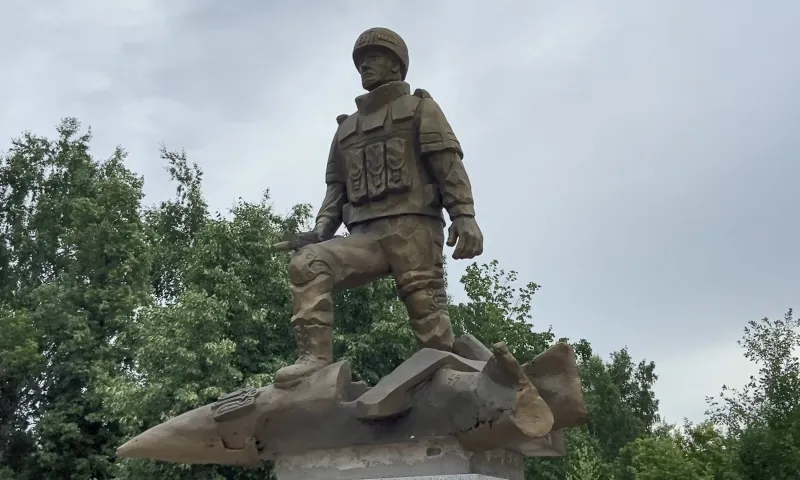 Памятник бойцам, погибшим в зоне специальной военной операции, установили в Родино