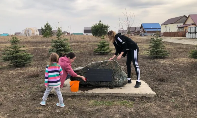 Барнаульцы провели несколько акций по уборке памятников