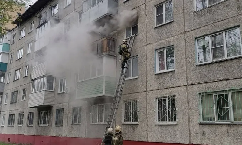 Пожар произошел на ул. Полярной в Барнауле