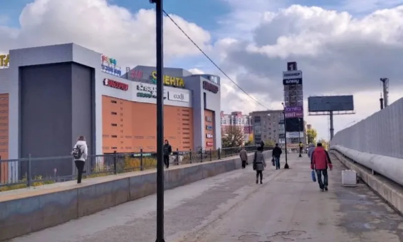 Новые фонари появились на мосту в Барнауле