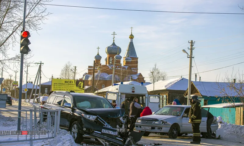 Две женщины были госпитализированы после ДТП на «проклятом» перекрёстке в Камне-на-Оби