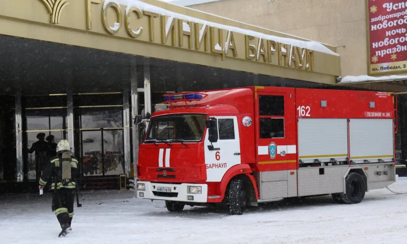 Спасатели эвакуировали людей из гостиницы «Барнаул»
