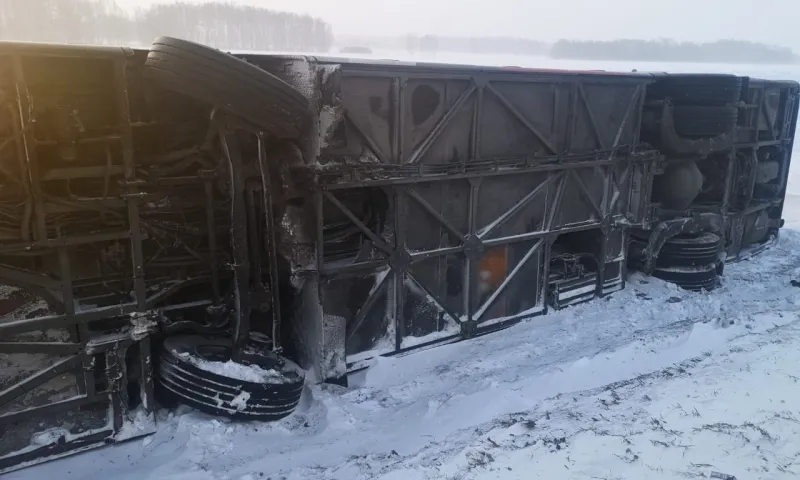Пяти пострадавшим в ДТП с автобусом в Панкрушихинском районе, в том числе ребенку, оперативно оказана помощь