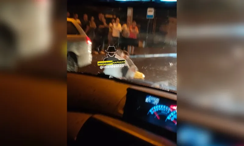 Пешехода сбили на проспекте Коммунаров в Барнауле