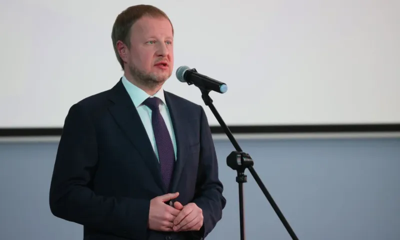Губернатор Алтайского края Виктор Томенко  начал рабочую поездку в Ключевский район с посещения школы № 1 в райцентре