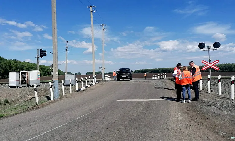 Безопасность 12 железнодорожных переездов проверили в Алтайском крае