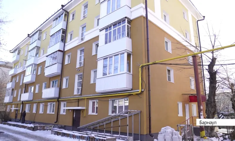 Жители барнаульской многоэтажки жалуются на некачественный капремонт