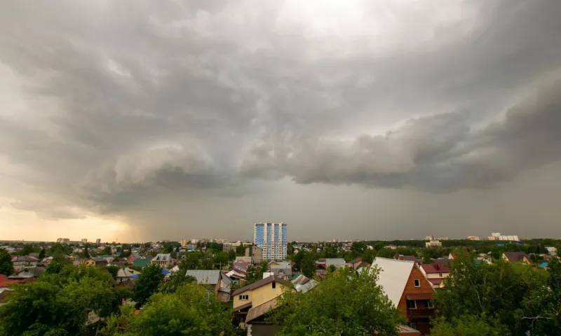 Ураган обрушился на Барнаул. Фото и видео