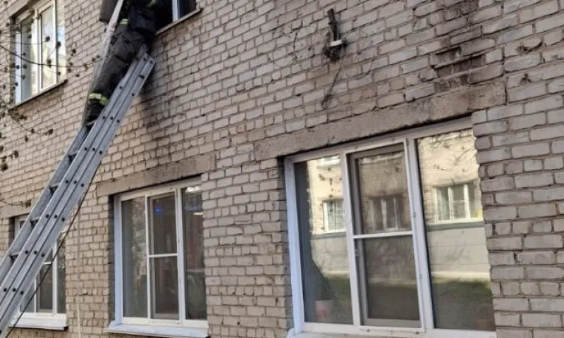 Мужчина погиб при пожаре в барнаульской пятиэтажке