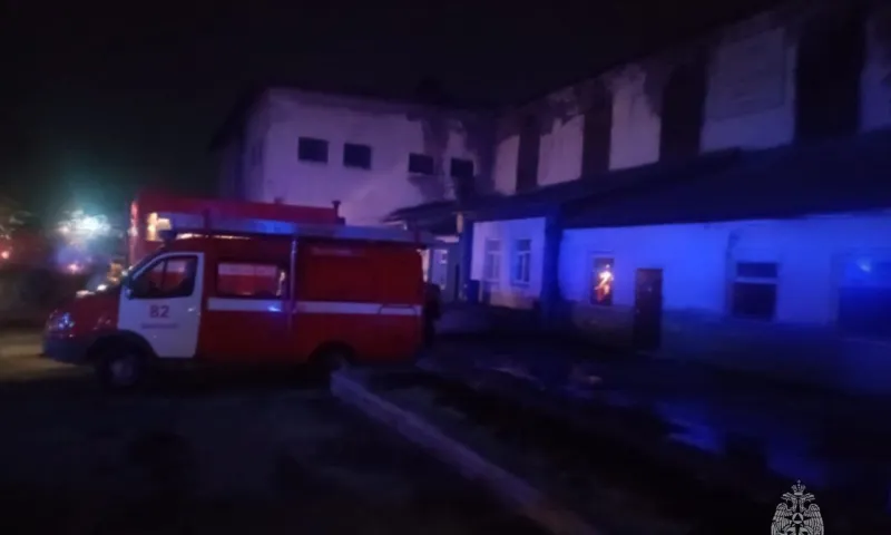 Производственный цех загорелся в Барнауле