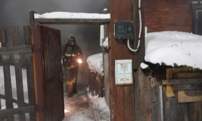 Печь стала причиной крупного пожара в Бийске