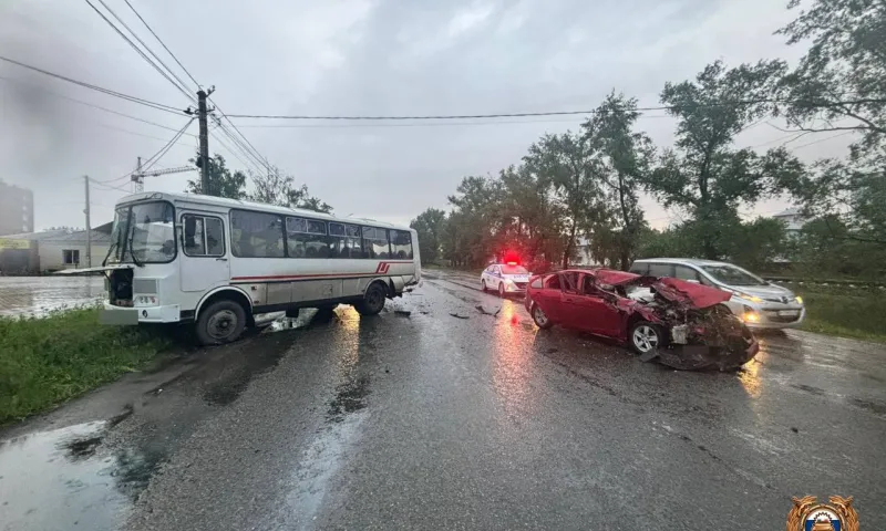 Шесть человек пострадали в ДТП с автобусом в Бийске