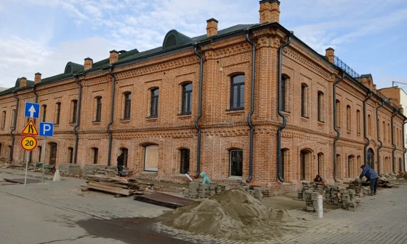 Реконструкция торгового дома Сухова в Барнауле идет полным ходом