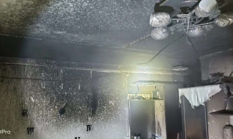 Пожар вспыхнул в рубцовской пятиэтажке