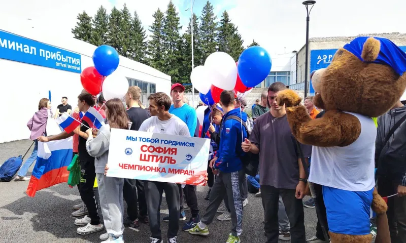 Новоиспеченную чемпионку мира по гребле на байдарках и каноэ встретили в родном Барнауле 