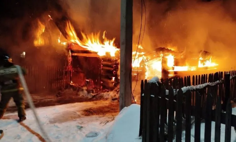 Пожар произошел рано утром в Заринске