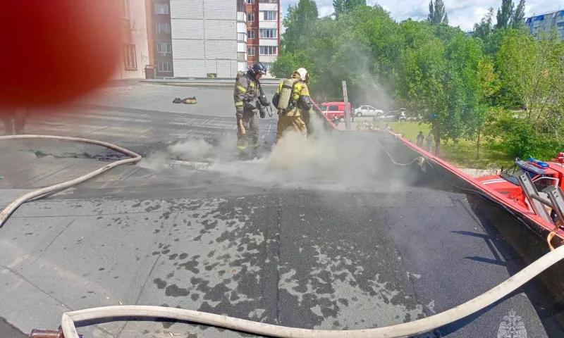 Супермаркет загорелся в Барнауле из-за брошенного окурка 