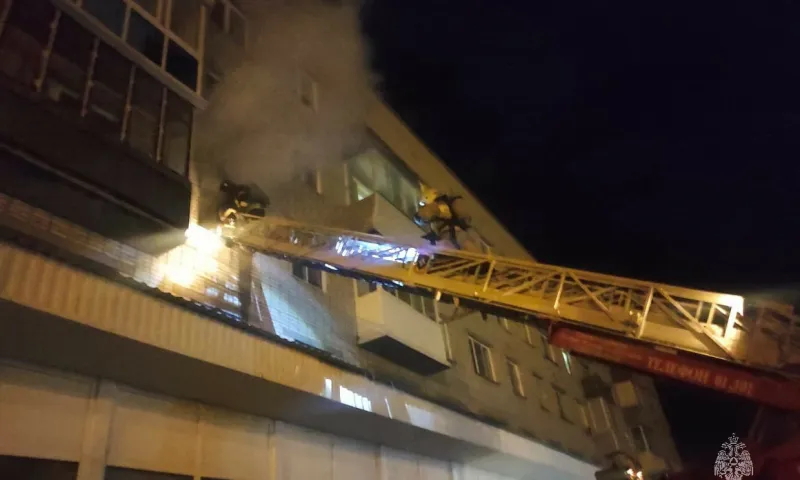 Жильцы квартиры пострадали при пожаре из-за сигареты в Барнауле