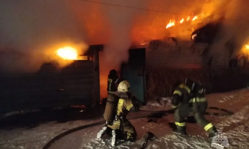 Два человека пострадали при пожаре в Рубцовске в преддверии Нового года
