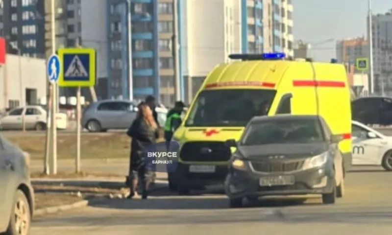 Ребенок попал под колеса машины в Барнауле